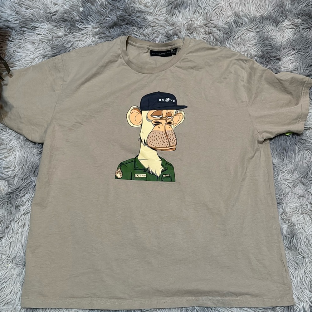 A bayc t-shirt great for fashion size M